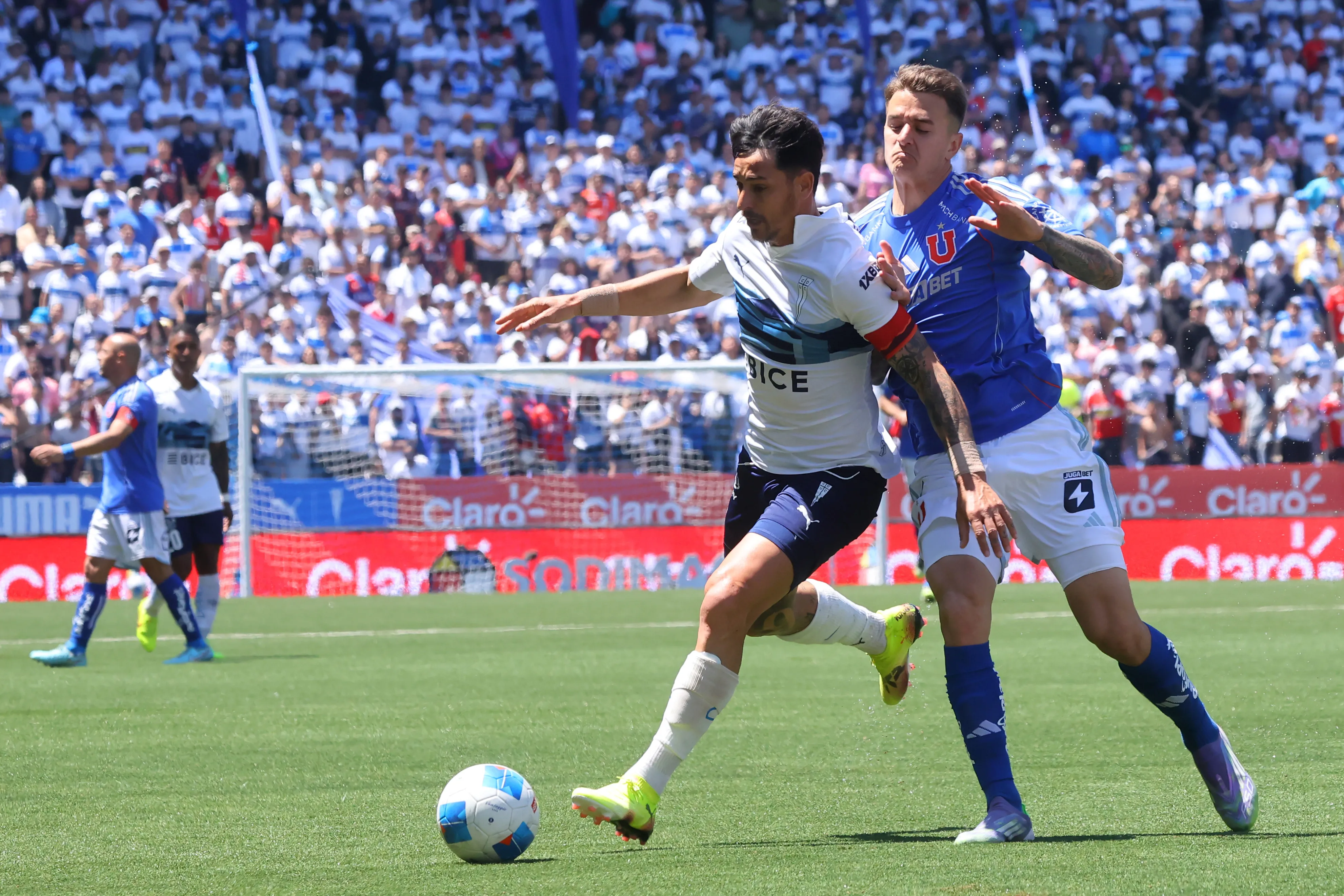Universidad de Chile enfrentará a Universidad Católica por la Liga de Primera. (Imagen: Photosport)