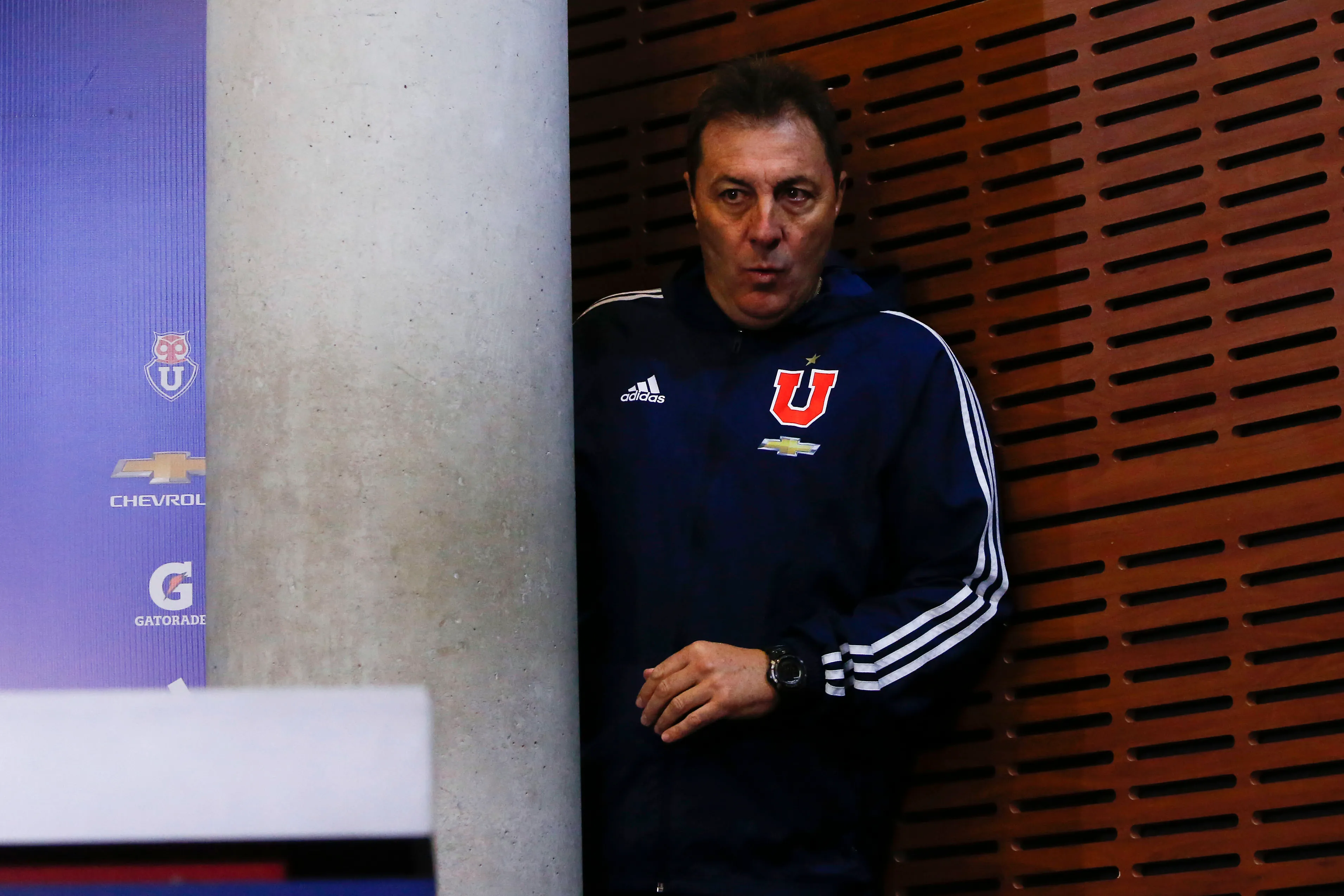 Frank Darío Kudelka chocó. El DT de Universidad de Chile entre 2018 y 2019 está bien. (Imagen: Photosport)