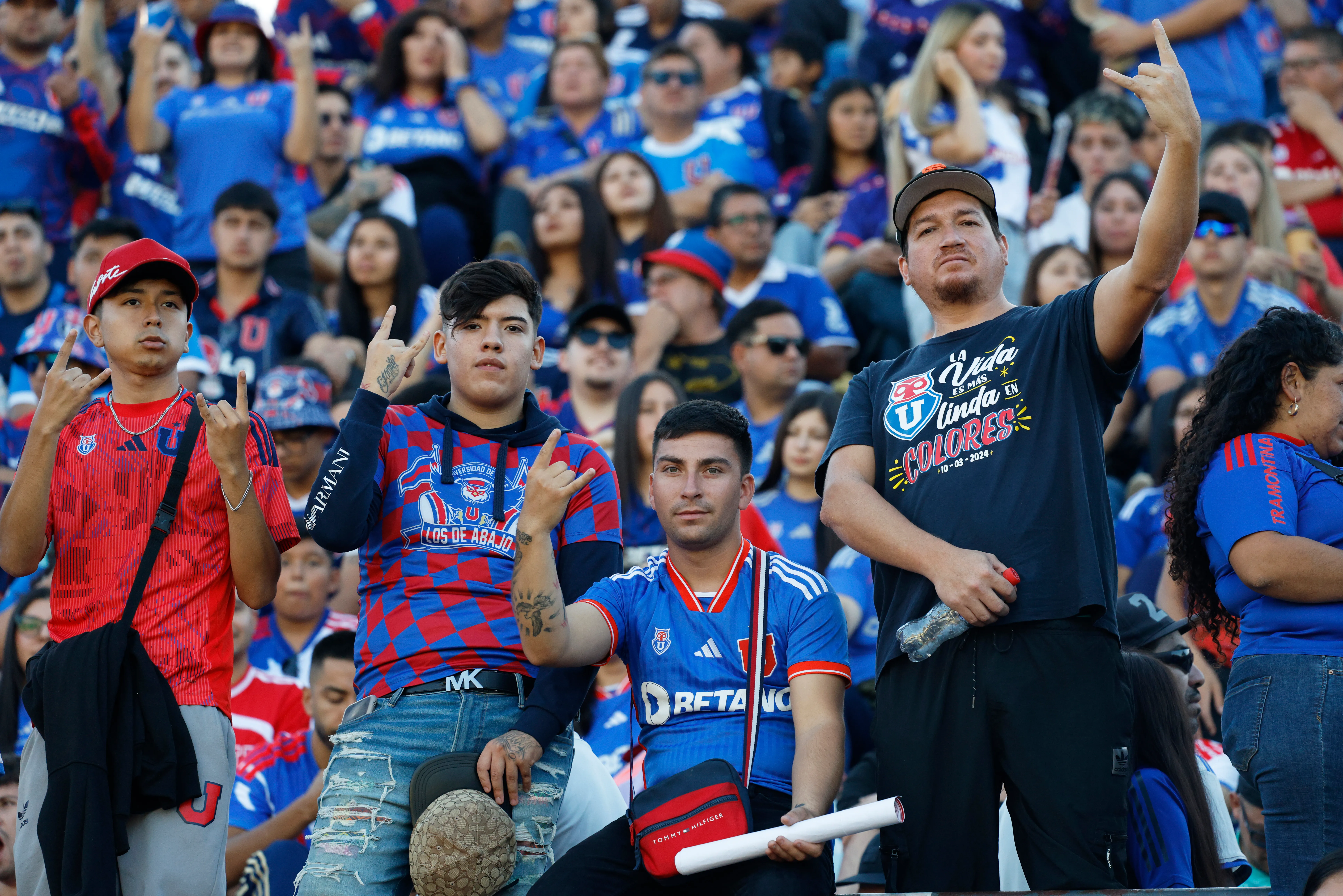 Hinchas de la U en pleno partido ante Everton de Viña del Mar | FOTO: Martin Thomas/Photosport