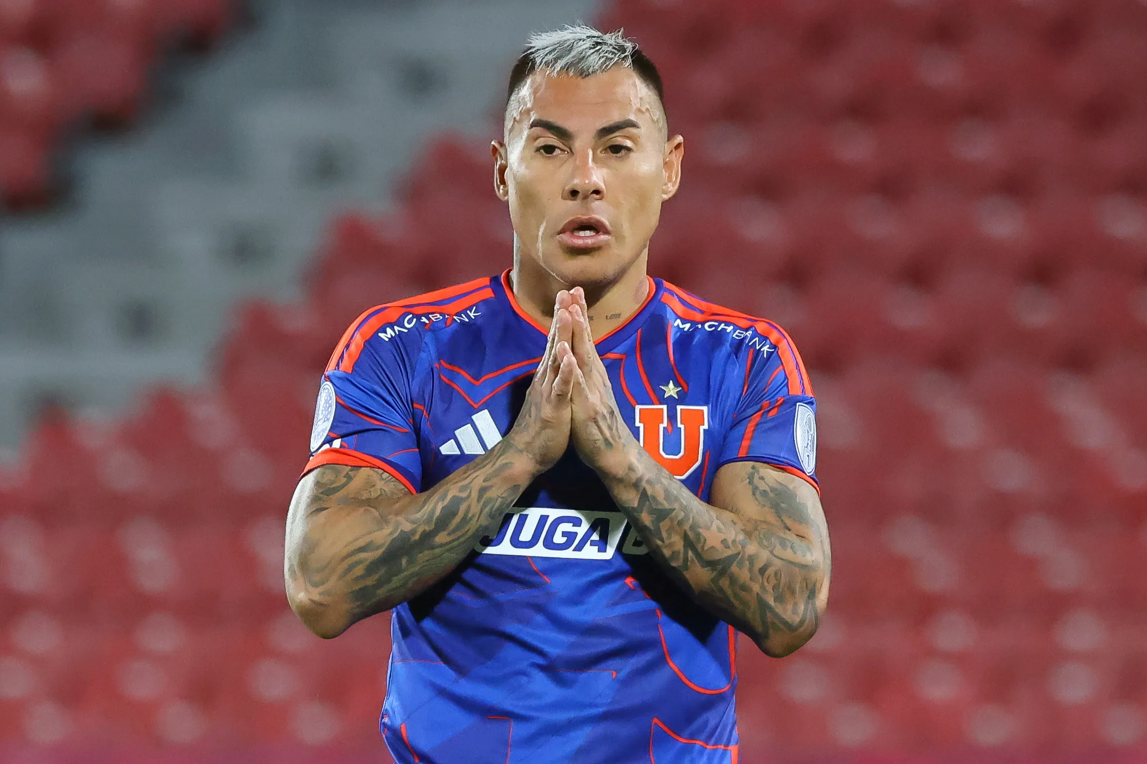 Eduardo Vargas quedó fuera del Clásico Universitario en Universidad de Chile. (Imagen: Photosport)