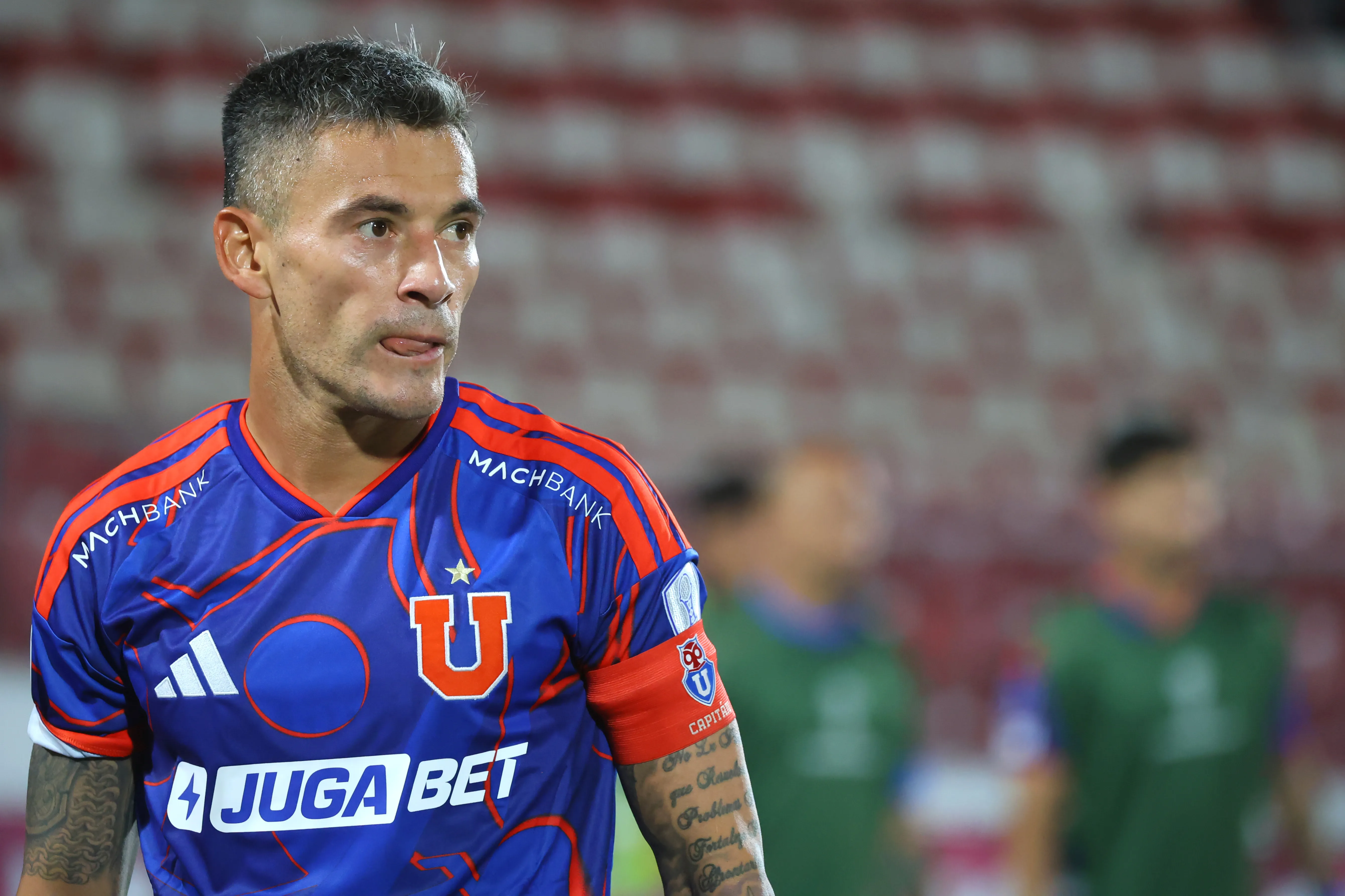 Charles Aránguiz ilusiona a Universidad de Chile. (Imagen: Photosport)