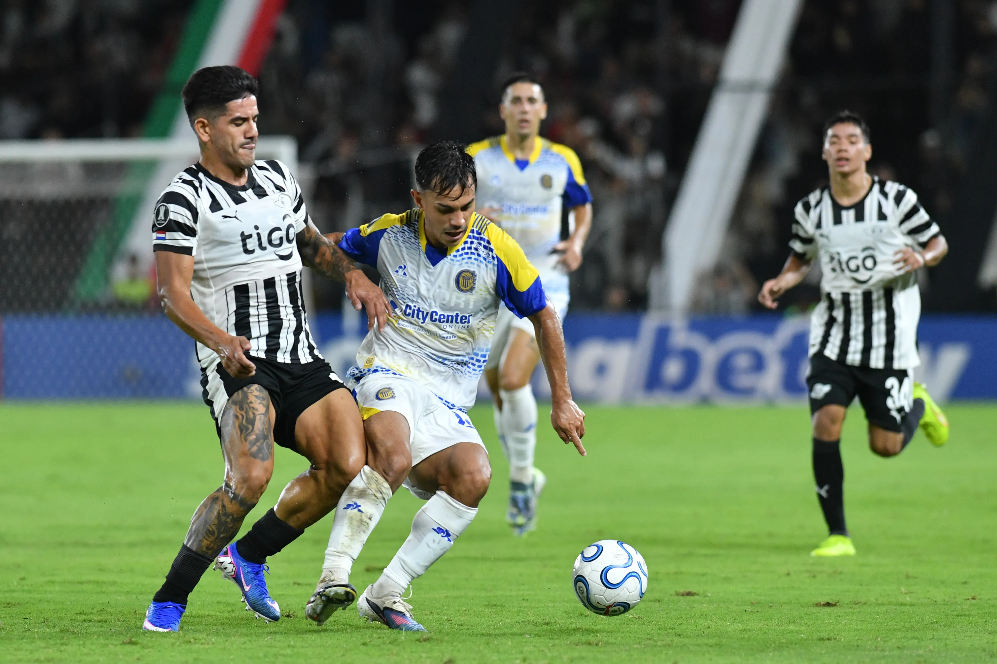 Vicente Pizarro ha disputado 17 partidos y ya convirtió su primer gol con el “Canalla” | FOTO: Christian Alvarenga/Getty Images