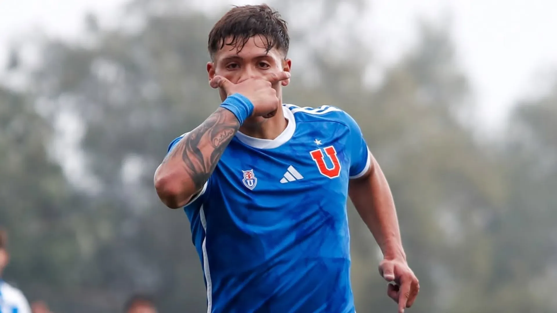 Lucas Barrera celebrando un gol en un Clásico Universitario Sub 10 | FOTO: Universidad de Chile