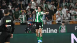 Héctor Bellerin le da el empate al Betis.