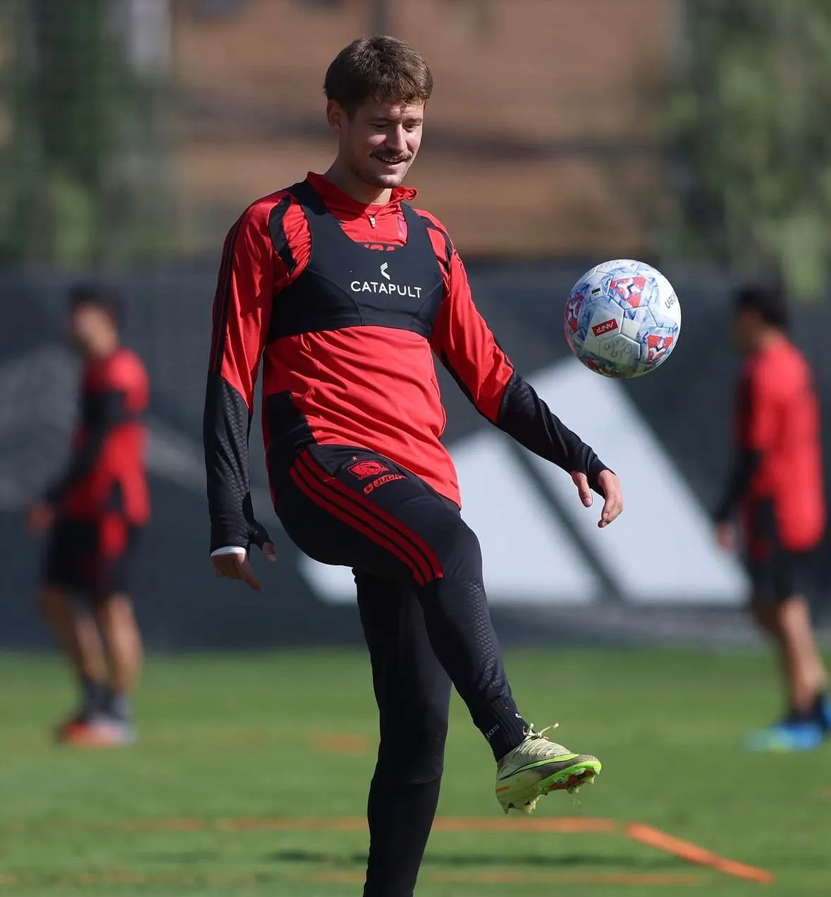 Joaquín Sosa entrenó con normalidad en Colo Colo. (Foto: @colocolooficial)