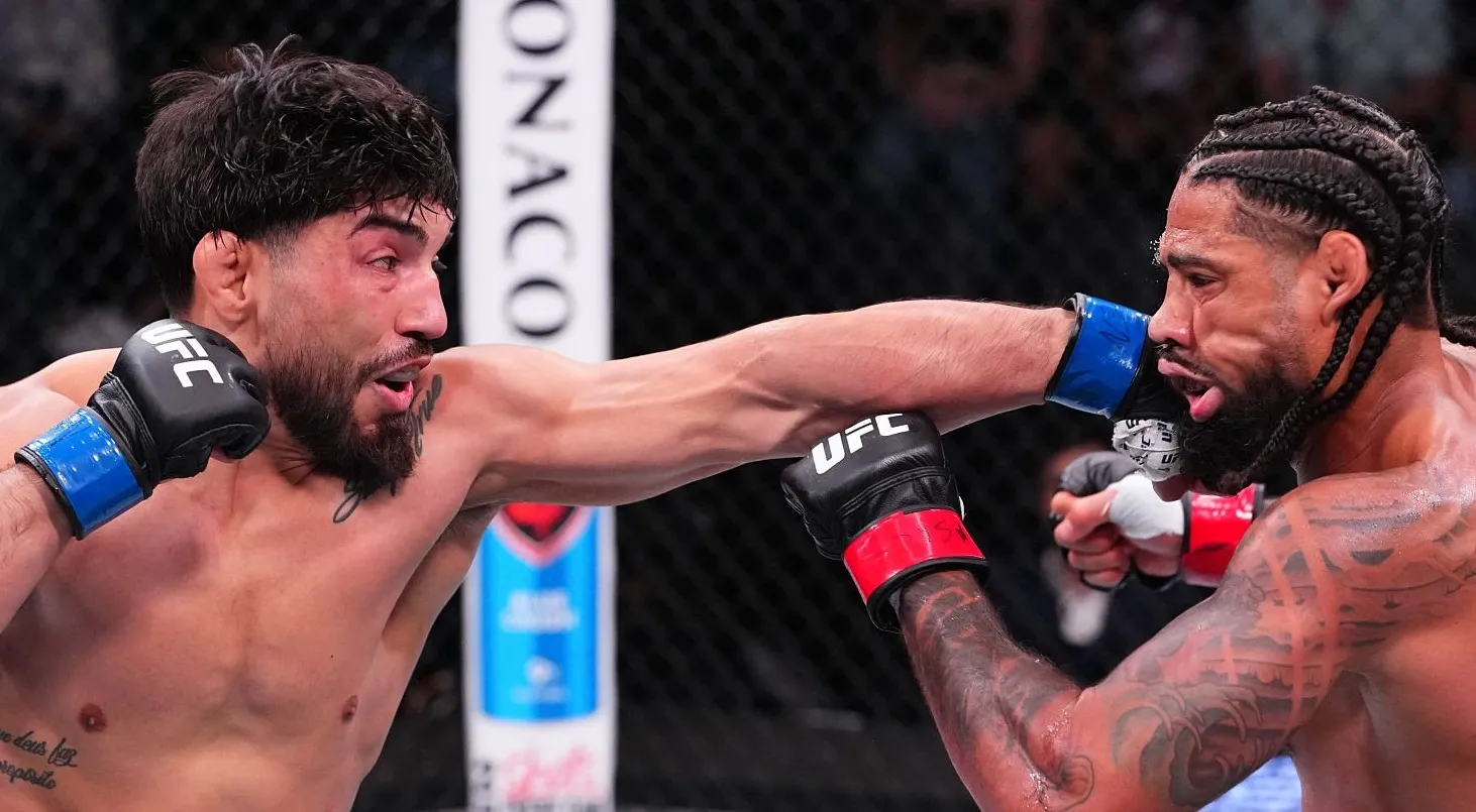 Sikosis Valenzuela se llevó un increíble triunfo en su debut en UFC (Photo by Jeff Bottari/Zuffa LLC)