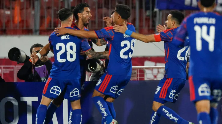 Los Azules lo ganan en el primer tiempo ante la UC. (Foto: Photosport)