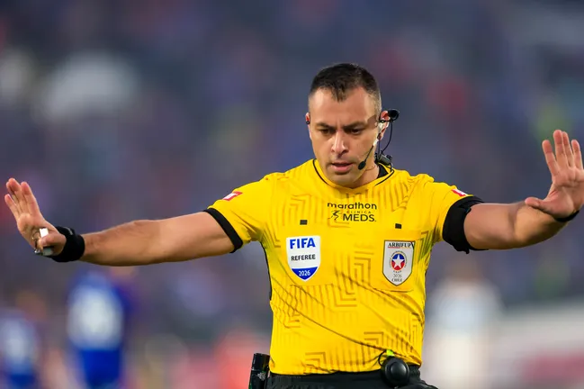 En la UC hubo disconformidad por Flores | Foto: Photosport