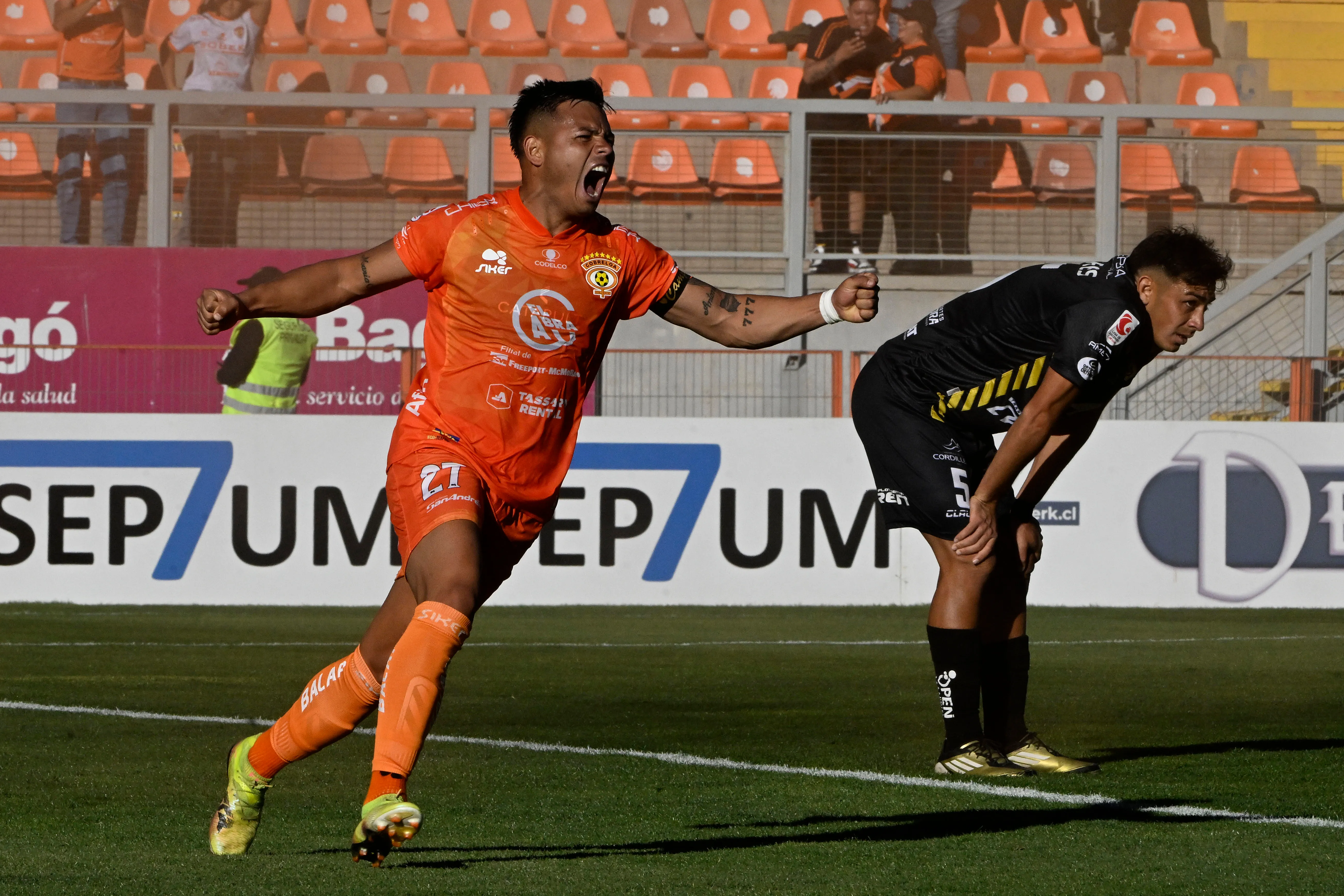 Matías Sandoval marca el tercer tanto de Cobreloa ante San Luis