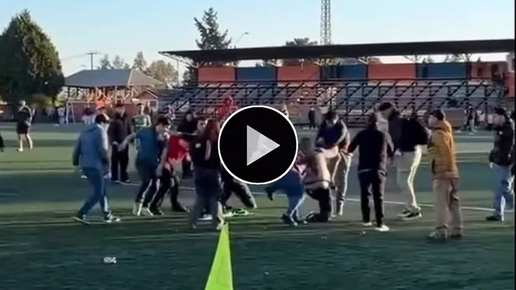 El caos se hizo presente durante un partido amateur en Temuco que terminó en una feroz batalla campal.