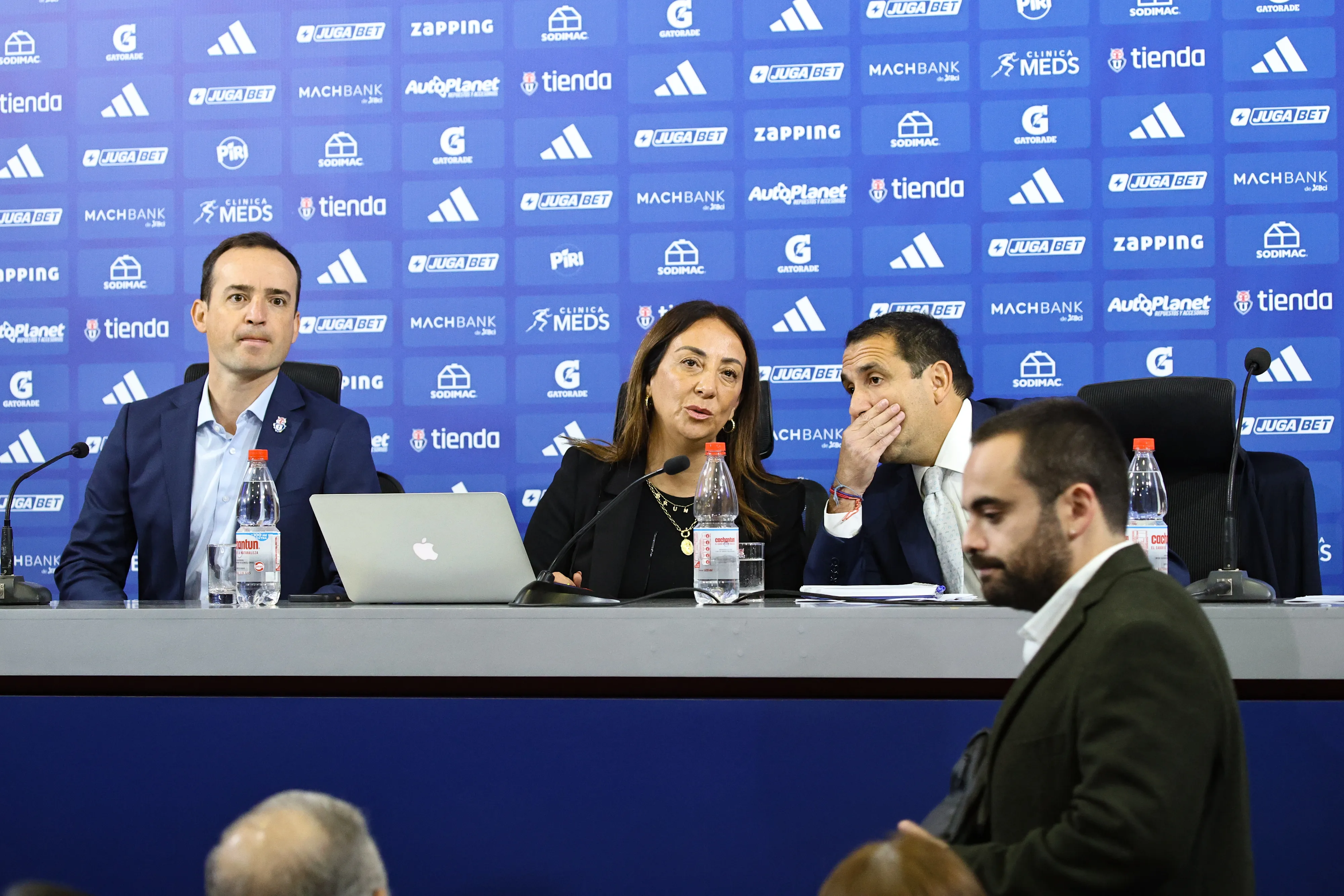 La primera polémica que tuvo Cecilia Pérez al mando de Azul Azul | FOTO: Diego Martin/Photosport