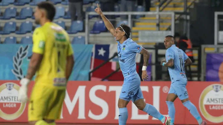 Martín Sarrafiore puso el 1-0 de O'Higgins sobre Boston River.