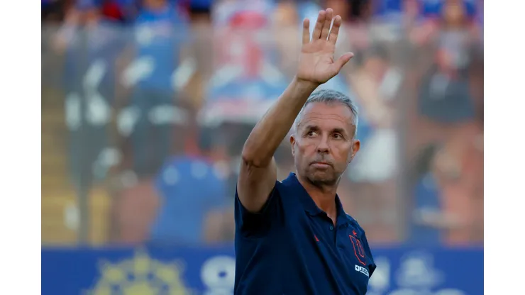 Gustavo Álvarez denuncia que los hinchas de Santos lo golpearon.
