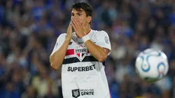 Gonzalo Tapia se perdió un gol increíble.