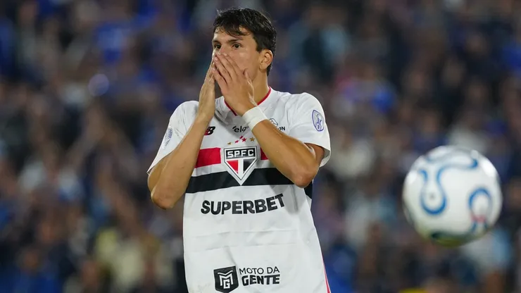 Gonzalo Tapia se perdió un gol increíble.