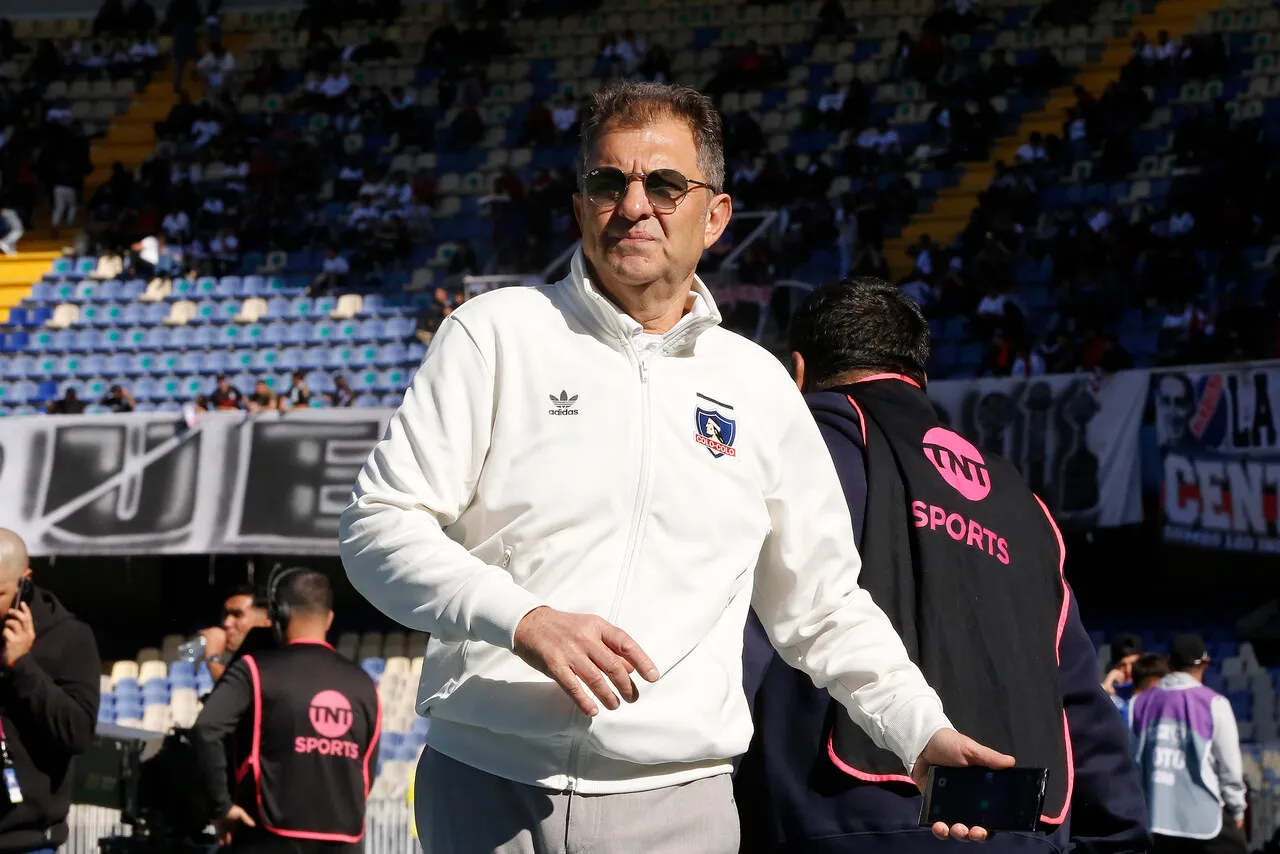 Aníbal Mosa sigue a la cabeza de Colo Colo. | Foto: Photosport