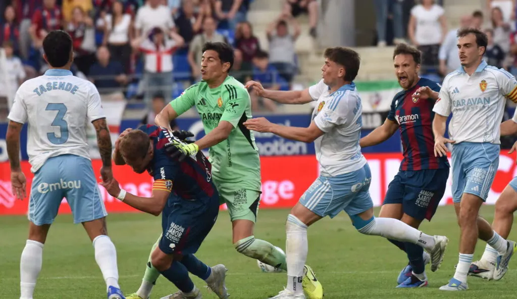 El fuerte golpe de puño de Esteban Andrada a Jorge Pulido le costó caro | FOTO: Archivo