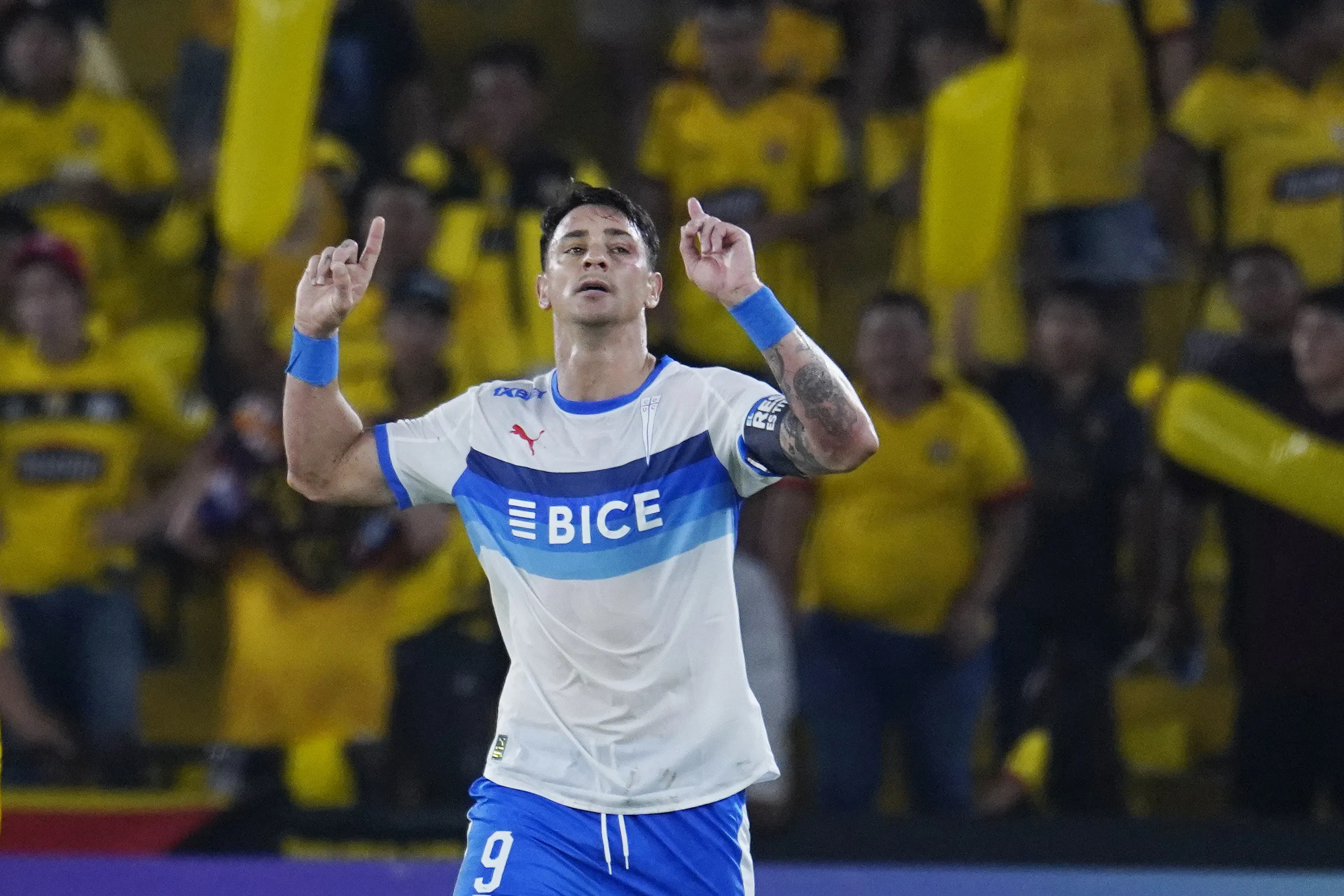 Los Cruzados van por el objetivo final: instalarse entre los 16 mejores equipos | FOTO: Cesar Munoz/API/Photosport