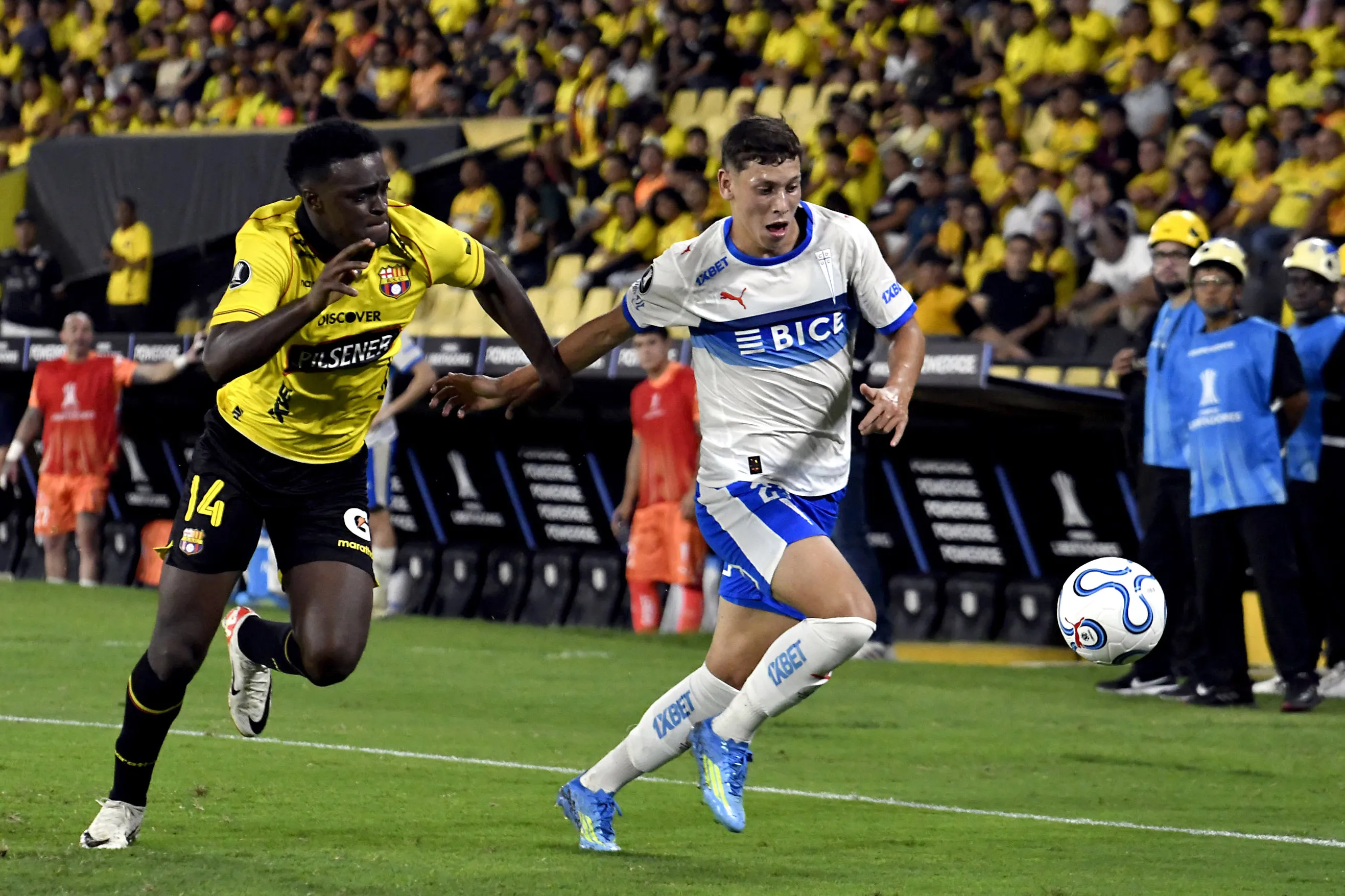 Martín Gómez no convence a Manuel de Tezanos en Universidad Católica. (Imagen: Photosport)
