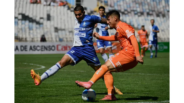 Cobreloa vs Deportes Antofagasta se miden en el Zorros del Desierto.