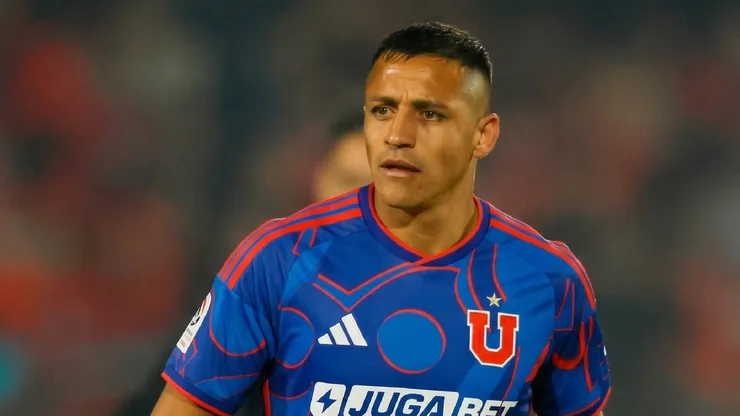 Ante la inminente salida de Alexis del Sevilla, dos gigantes del continente se interponen en los planes de la U. (Foto creada con IA)