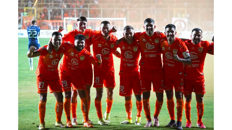 Cobreloa tiene 11 para visitar a Santiago Wanderers.