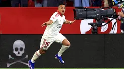 Sevilla gana con golazo de Alexis y sale del fondo de la tabla (Photo by Fran Santiago/Getty Images)