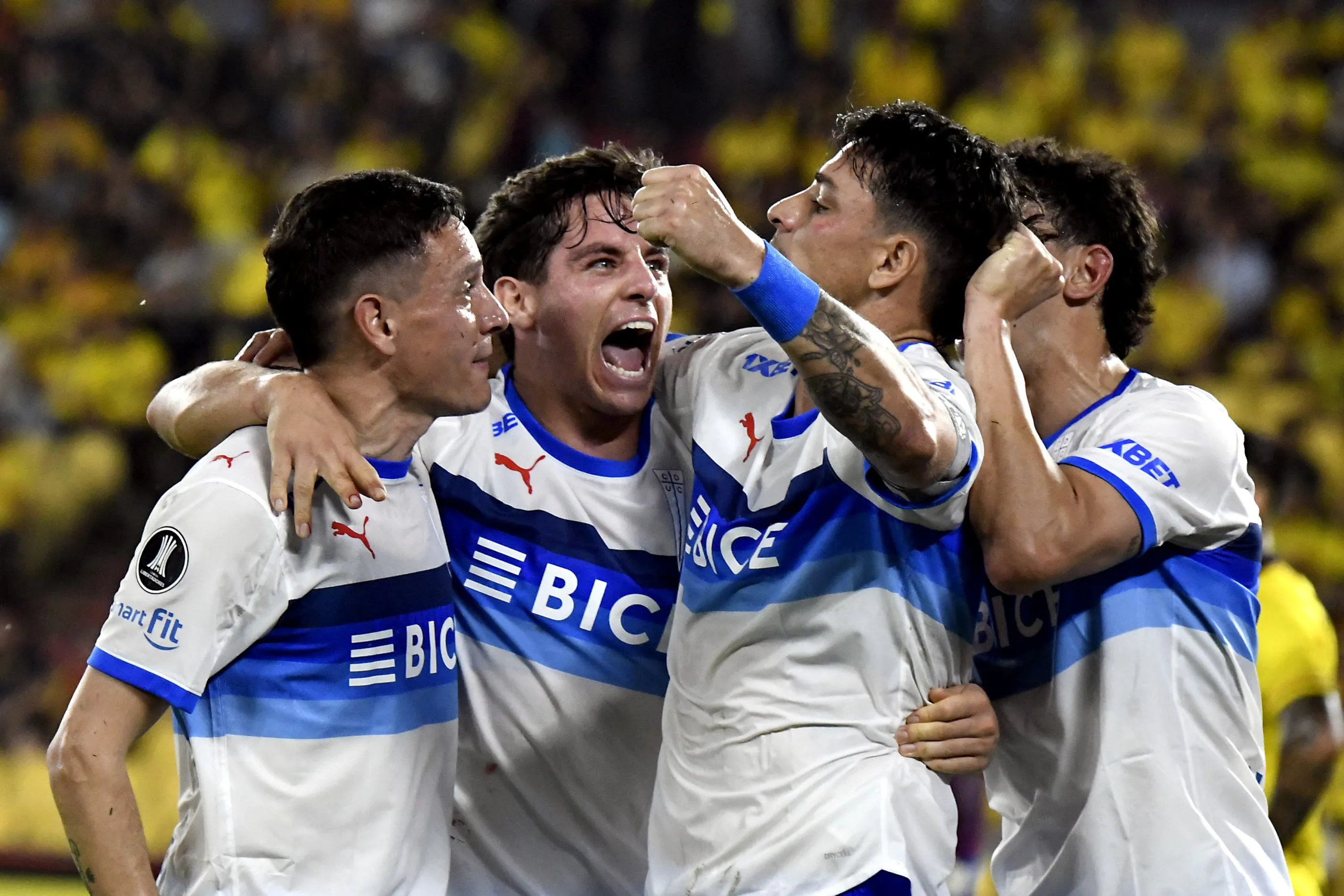 La UC va por un triunfo que los acerque a octavos de final del certamen internacional | FOTO: Adrian Nuques/API/Photosport