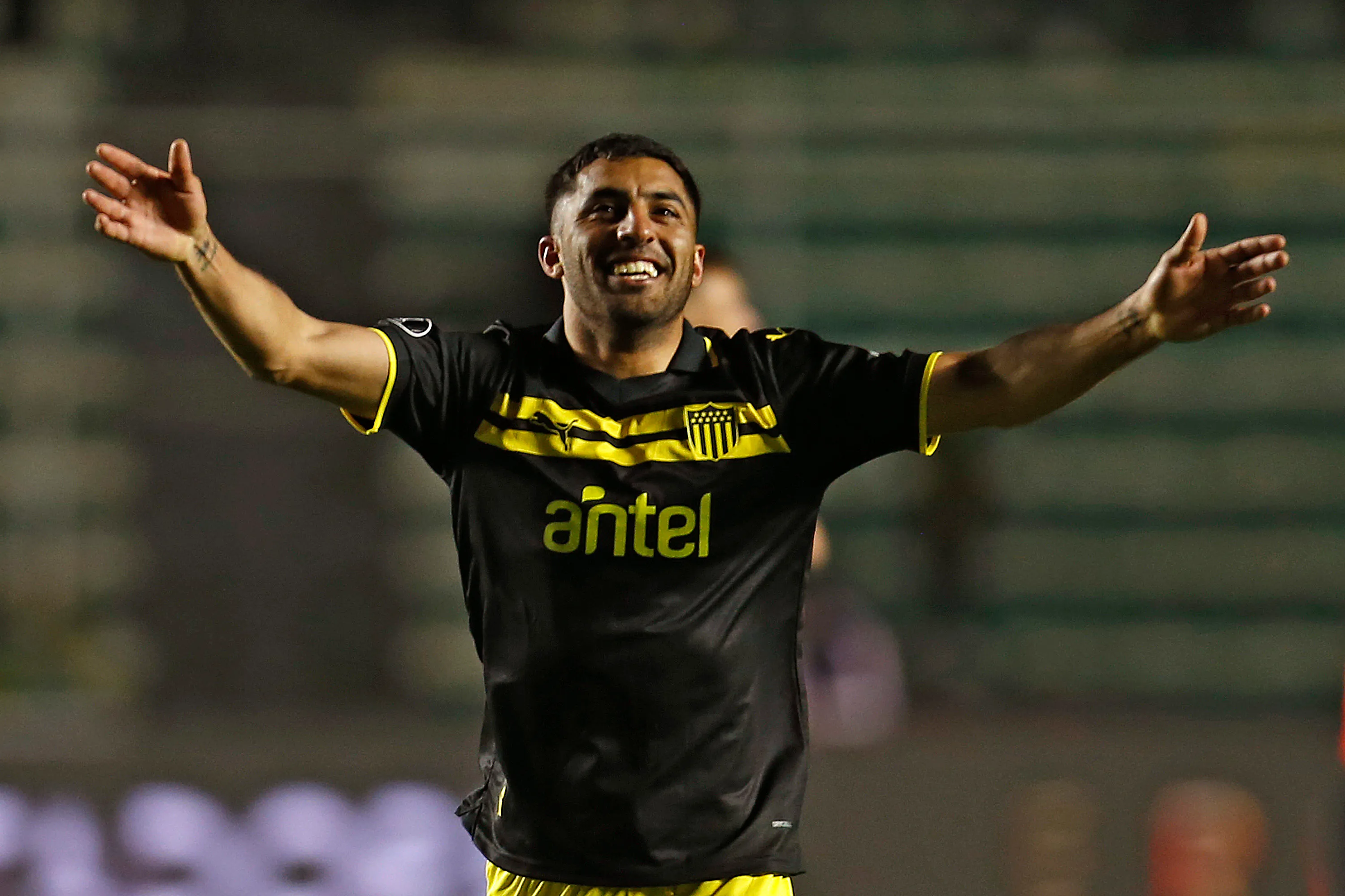 Maximiliano Olivera ha disputado 8 partidos en la temporada, en los cuales ha convertido dos goles | FOTO: Miserocchi/Getty Images)