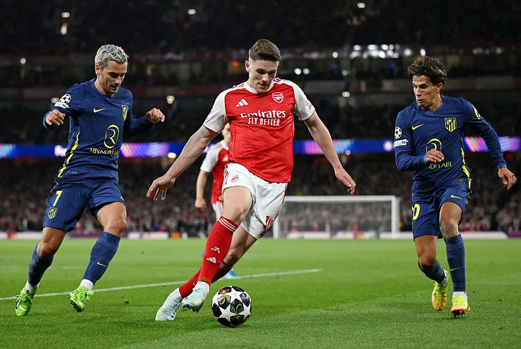 LONDON, ENGLAND – MAY 05: Viktor Gyoekeres of Arsenal controls the ball while under pressure from Antoine Griezmann and Giuliano Simeone of Atletico de Madrid during the UEFA Champions League 2025/26 Semi Final Second Leg match between Arsenal FC and Atletico de Madrid at Arsenal Stadium on May 05, 2026 in London, England. (Photo by Shaun Botterill/Getty Images)