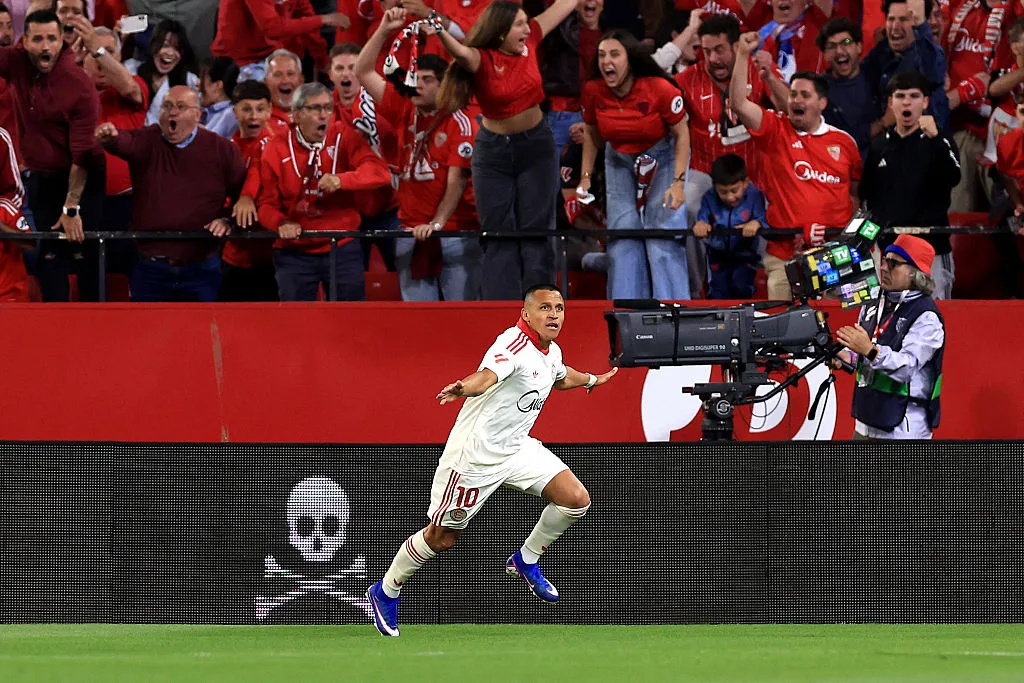 Aseguran que Inter de Porto Alegre toma la delantera por Alexis. | Foto: Getty Images