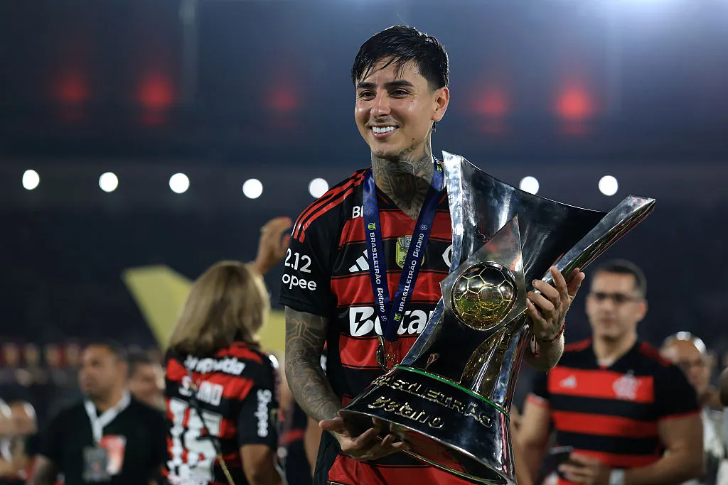 Erick Pulgar lleva 10 títulos con el Flamengo, entre ellos un Brasileirao y dos Copa Libertadores. (Foto: Buda Mendes/Getty Images)