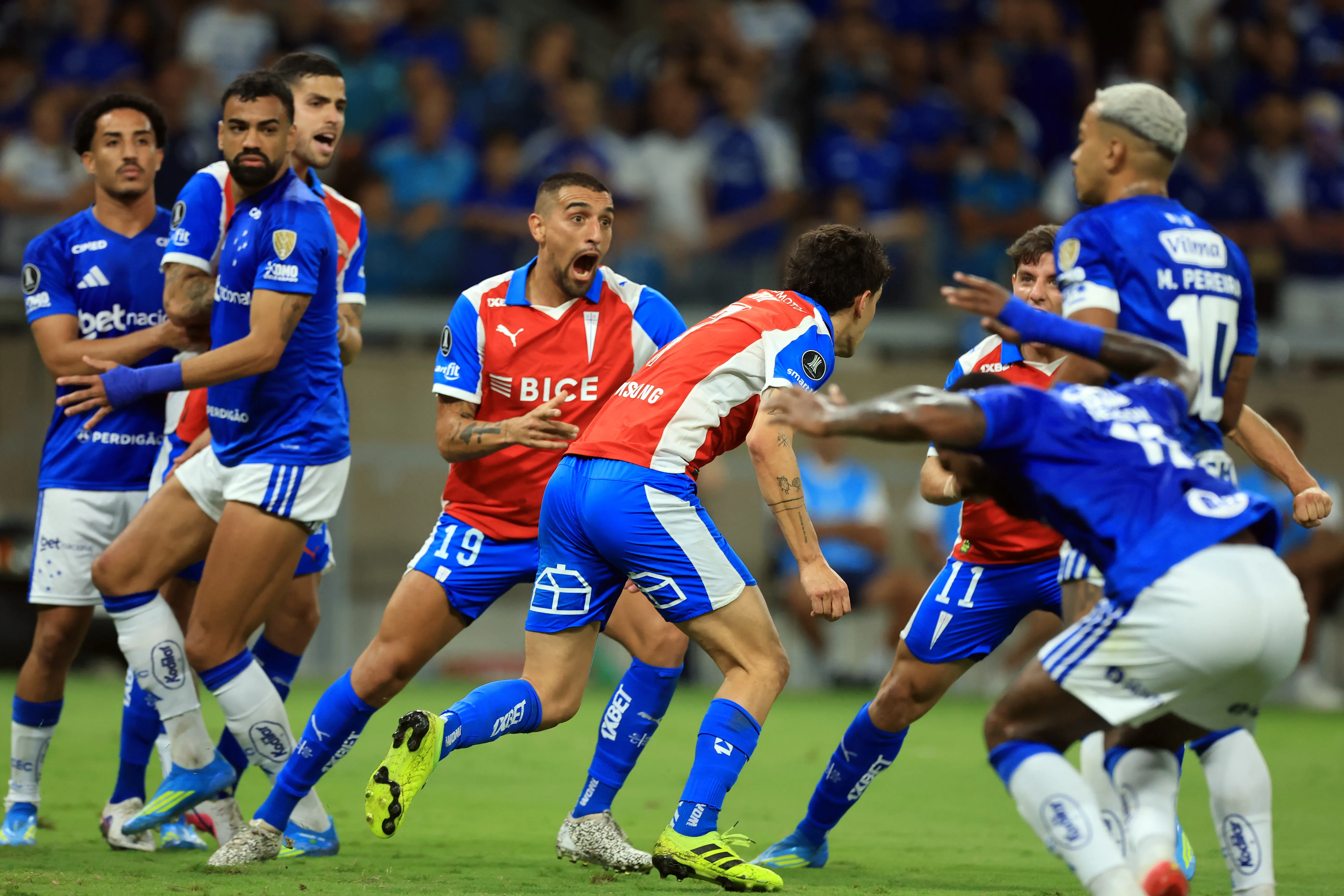 La UC ya sabe lo que es derrotar a Cruzeiro en esta edición del certamen continental | FOTO: Pier Giorgio Giavelli/Photosport