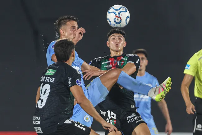 Palestino no pudo en Uruguay y cayó por la mínima ante el City Torque. (Foto: Photosport)