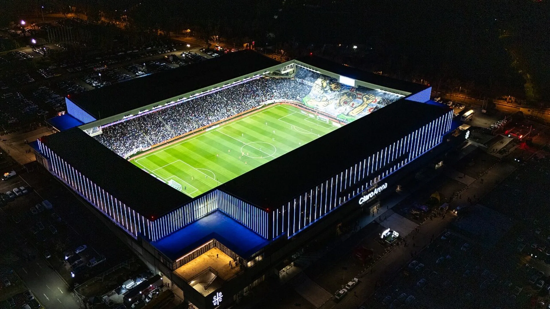 El Claro Arena podría abrirse a recibir hinchas Albos y Azules.