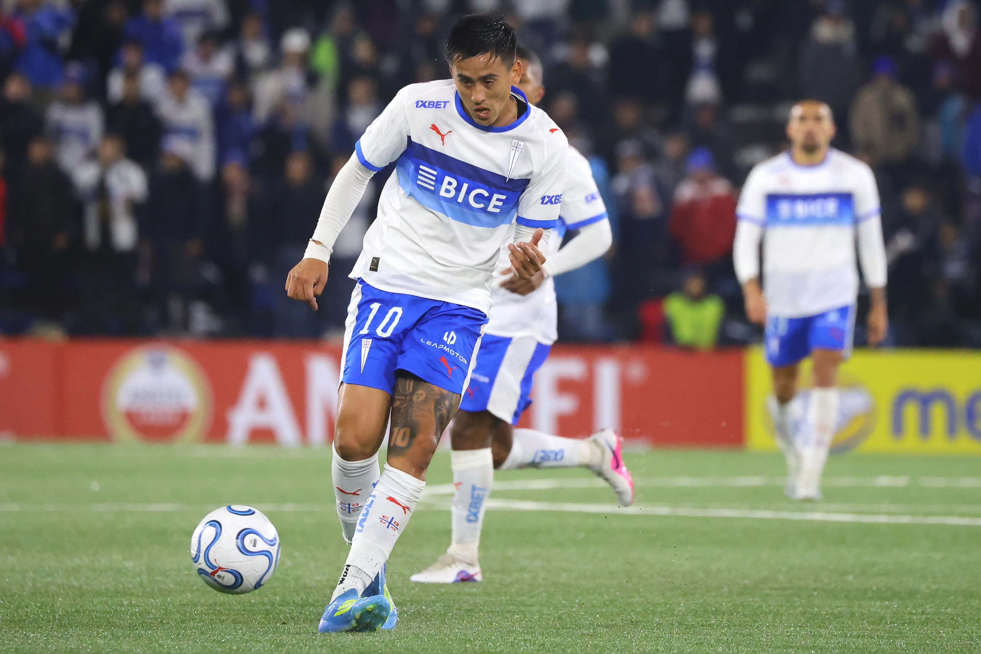 El nivel de Matías Palavecino no termina de convencer a los hinchas cruzados | FOTO: Jonnathan Oyarzun/Photosport