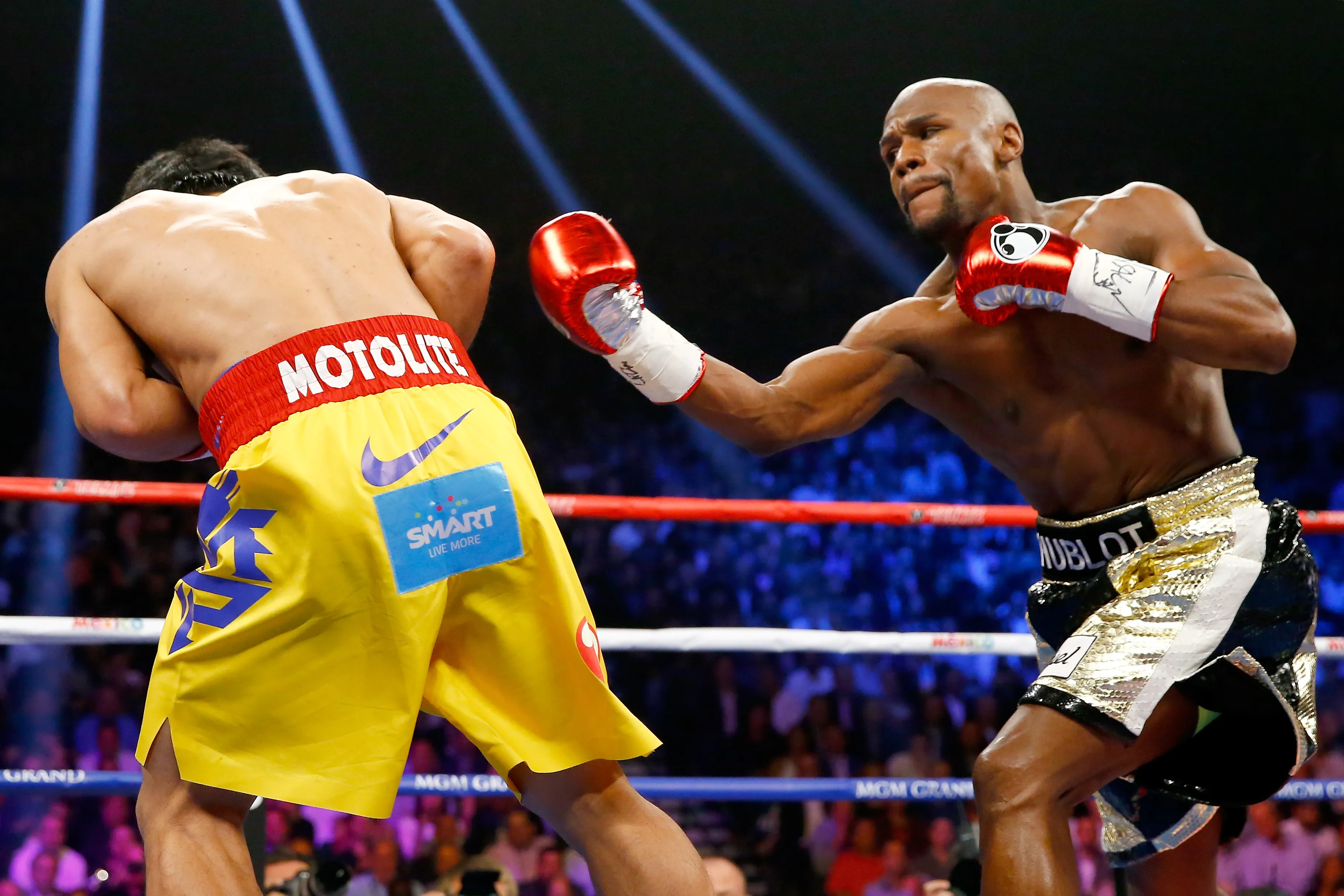 Floyd Mayweather y Manny Pacquiao están listos para su anhelada revancha (Photo by Al Bello/Getty Images)