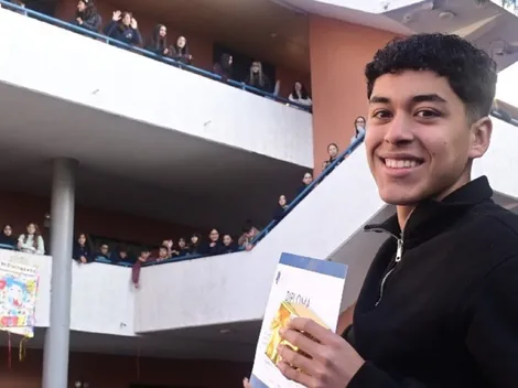 Joya de La Roja Sub 17 tuvo emotivo recibimiento en su colegio: "Detrás del sacrificio..."