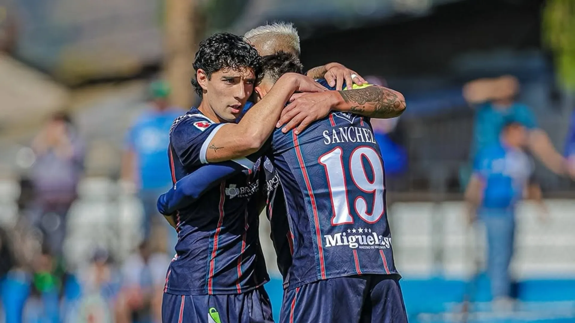 Los jugadores de Recoleta celebrando el triunfo ante Santa Cruz | FOTO: @deportes.recoletasadp