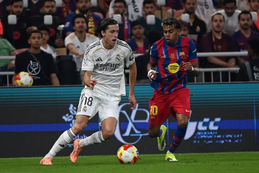 Barcelona y Real Madrid disputan hoy un duelo crucial