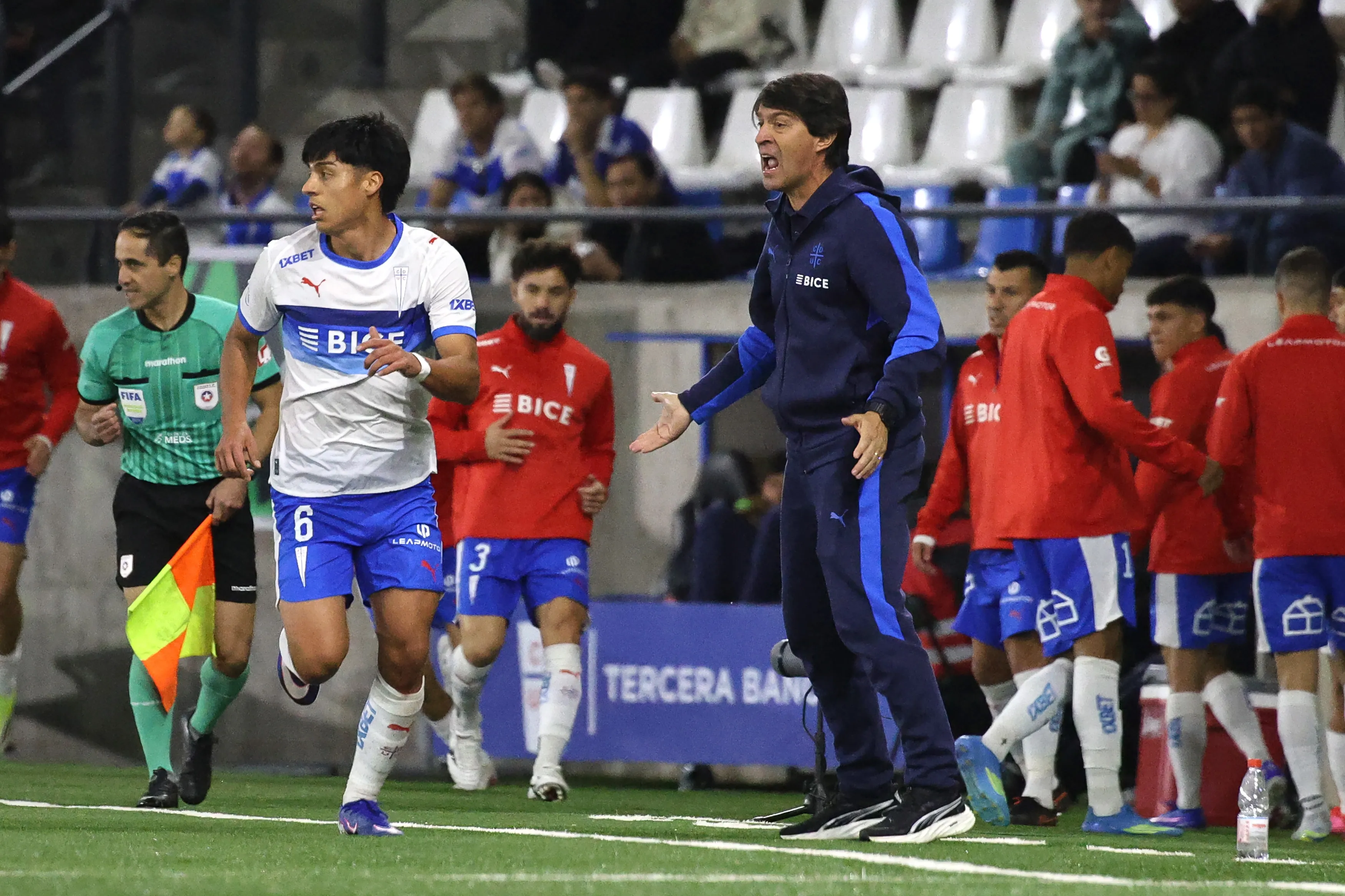 Daniel Garnero lamentó el empate de la UC con Ñublense. (Foto: Diego Martin/Photosport)