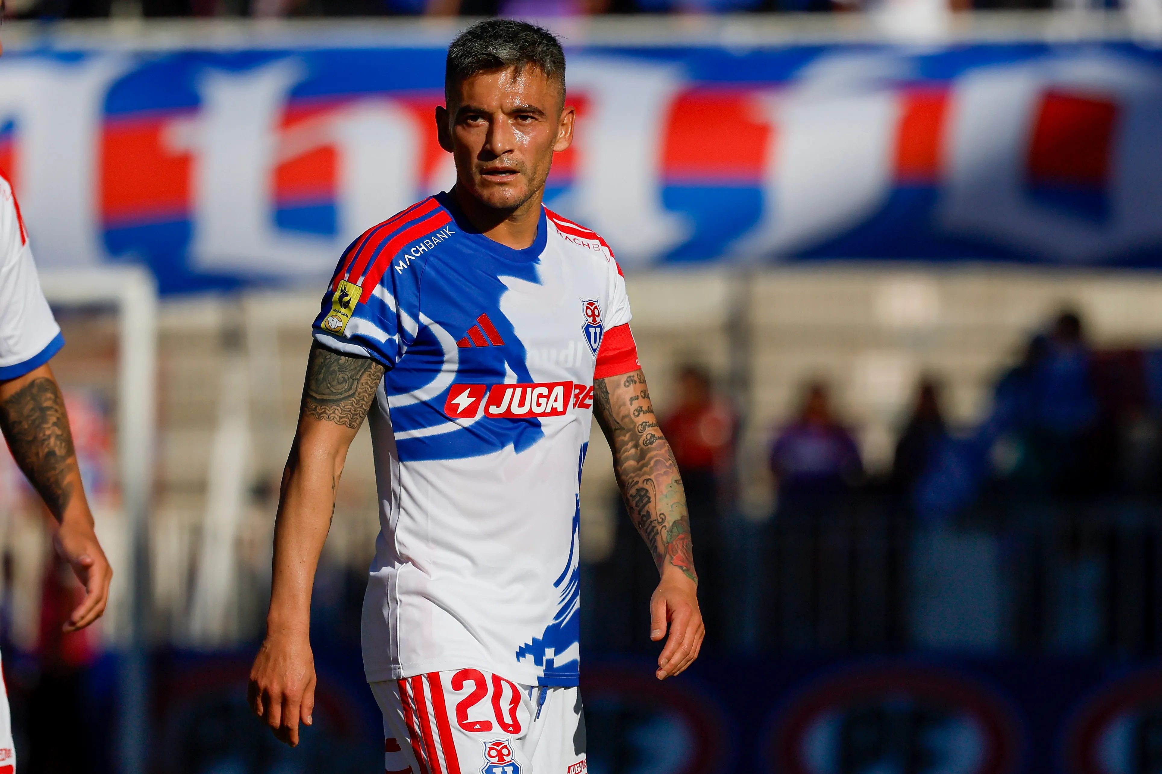 Charles Aránguiz salió por precaución en Universidad de Chile. (Imagen: Photosport)