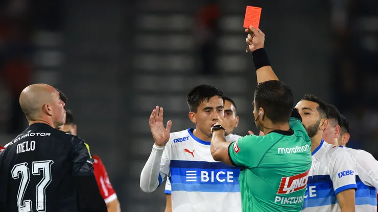 Matías Palavecino la pasa mal en Universidad Católica.
