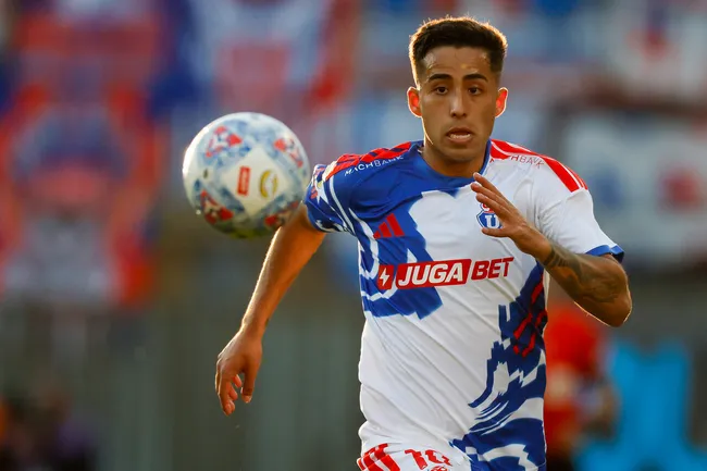 Assadi mostró su felicidad al renovar con la U | Foto: Photosport