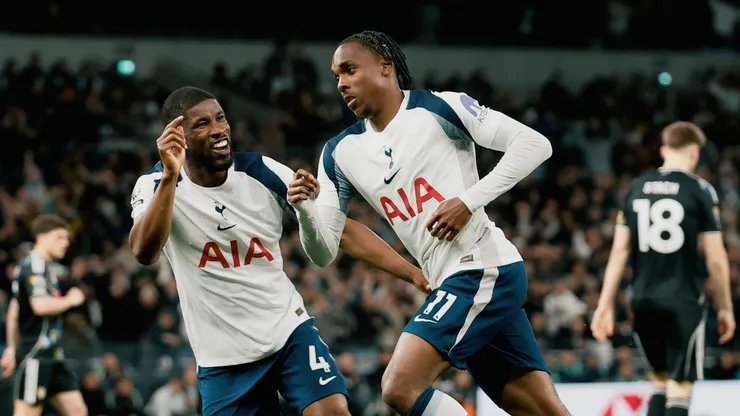 Mathys Tai anotó un golazo para Tottenham Hotspur ante Leeds United. (Foto: @SpursOfficial)