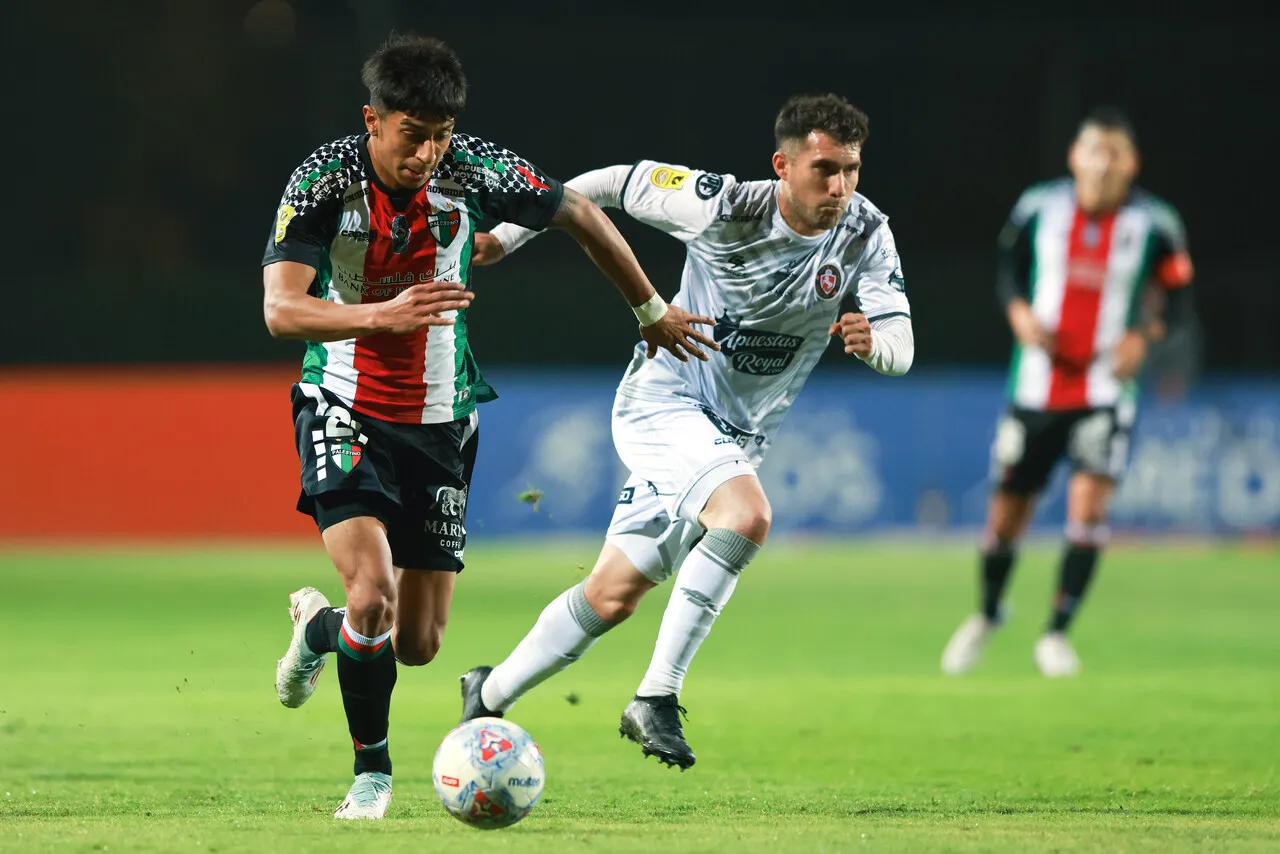 Deportes Limache cayó en dos minutos ante Palestino y se quedó sin chances de avanzar en la Copa de la Liga. (Foto: Photosport)
