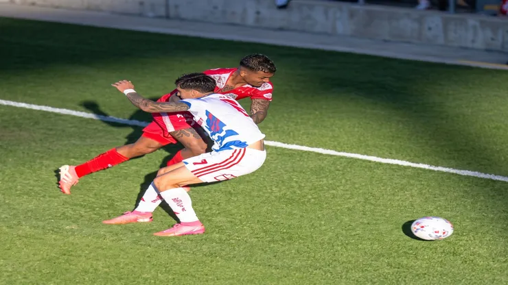 La polémica jugada que a la U le revirtieron el penal.