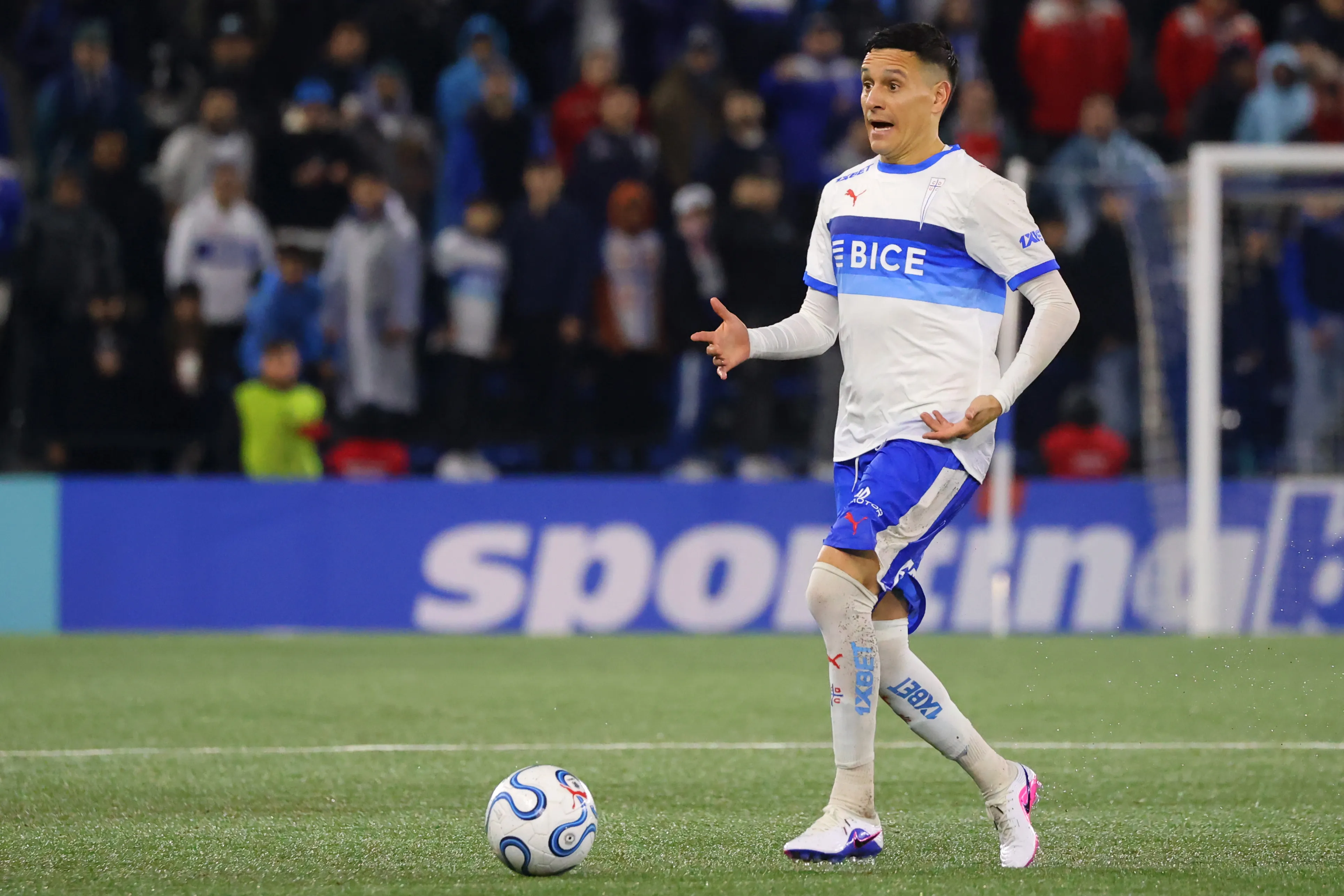 Fernando Zuqui se acerca a su renovación en Universidad Católica. (Imagen: Photosport)