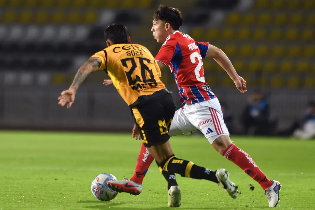 Leandro Hernández tuvo un bajo partido. | Foto: Photosport