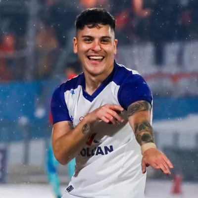 Se formó en Colo Colo y confiesa su amor por U. de Chile